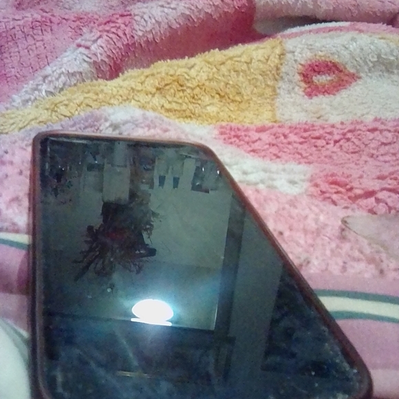 iPhone 12 - Picture 3 of 4